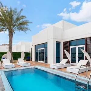 Villa Fam Living - Sarai Beach Villas - Palm Jumeirah - Families Only, Dubai