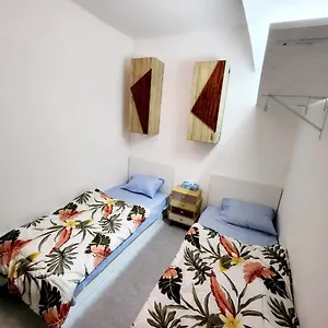 Amazing Couples Partition 7 Min Walking From Mall Of Emirates Dubai